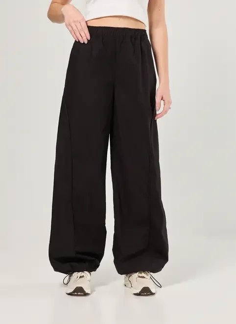 calça sarja oversized com elástico na barra calça sarja oversized com elástico na barra