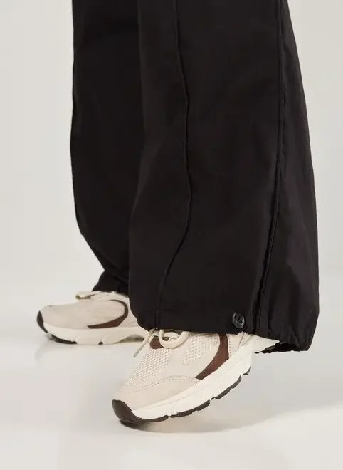 calça sarja oversized com elástico na barra calça sarja oversized com elástico na barra
