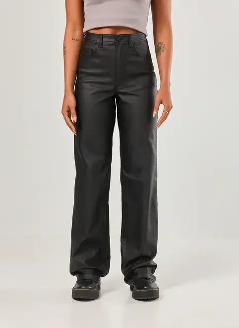 calça sarja wide leg com aspecto couro calça sarja wide leg com aspecto couro