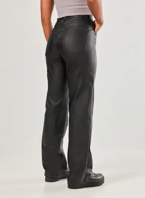 calça sarja wide leg com aspecto couro calça sarja wide leg com aspecto couro