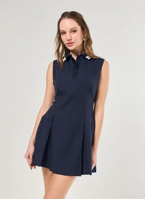 vestido curto rodado com gola polo vestido curto rodado com gola polo