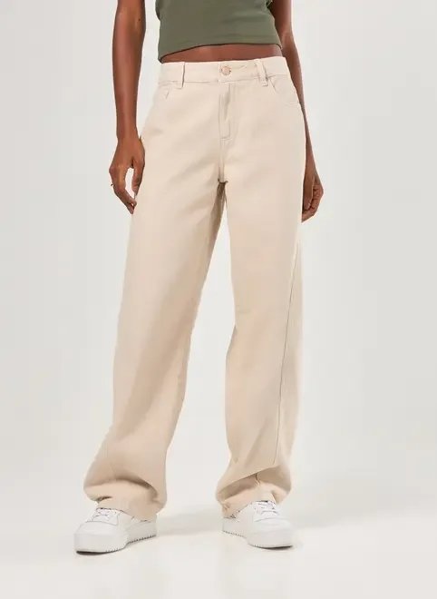 calça baggy cintura baixa em sarja clara calça baggy cintura baixa em sarja clara