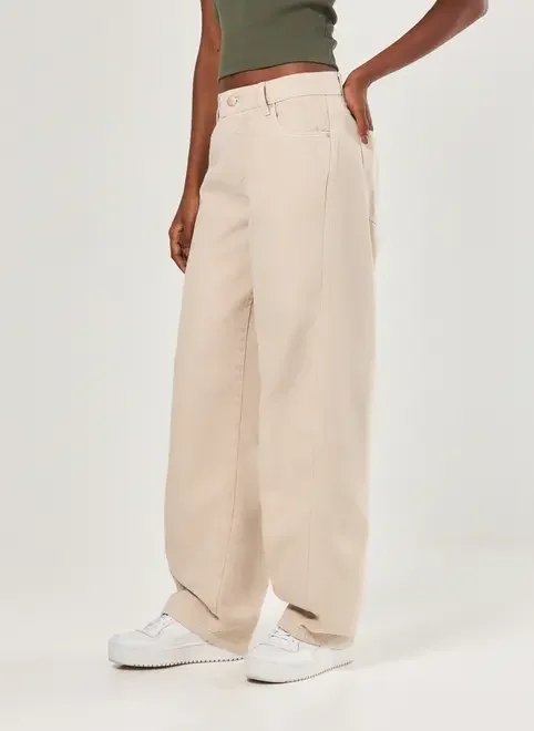 calça baggy cintura baixa em sarja clara calça baggy cintura baixa em sarja clara