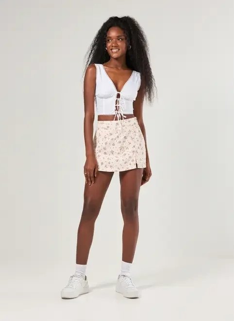 short saia sarja off-white florzinhas short saia sarja off-white florzinhas