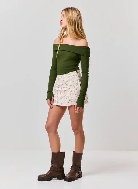 short saia sarja off-white florzinhas short saia sarja off-white florzinhas
