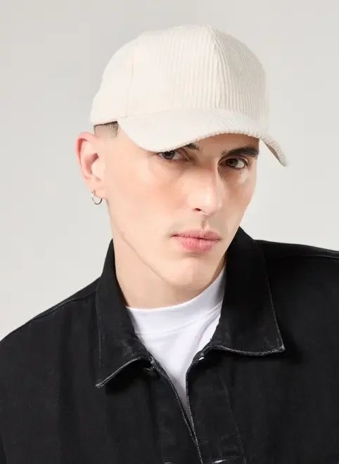 boné em veludo cotelê off-white boné em veludo cotelê off-white