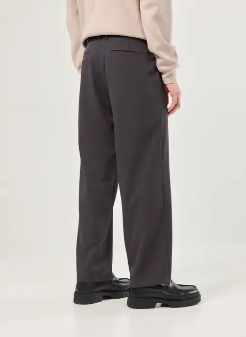 calça de alfaiataria reta com pregas calça de alfaiataria reta com pregas