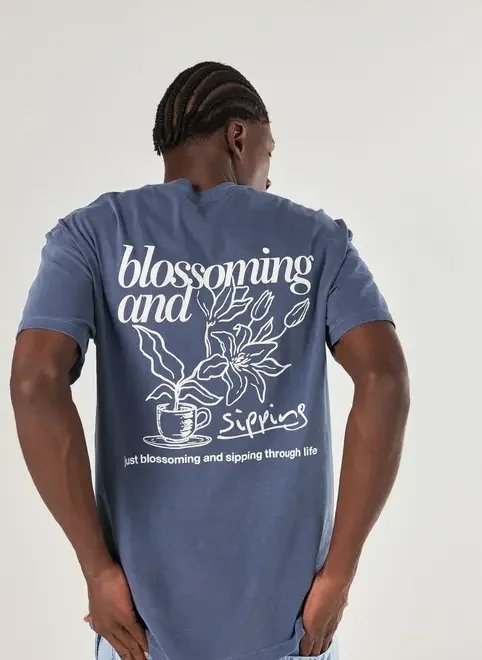 camiseta comfort azul blossoming camiseta comfort azul blossoming