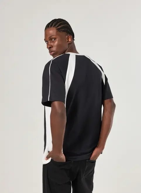 camiseta preta oversized malhão contraste camiseta preta oversized malhão contraste