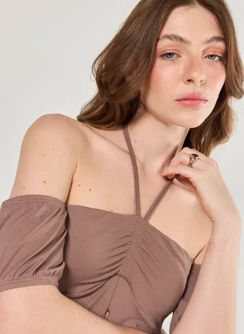 blusa ombro a ombro com fenda blusa ombro a ombro com fenda