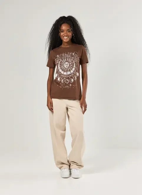 camiseta marrom estampa mística camiseta marrom estampa mística