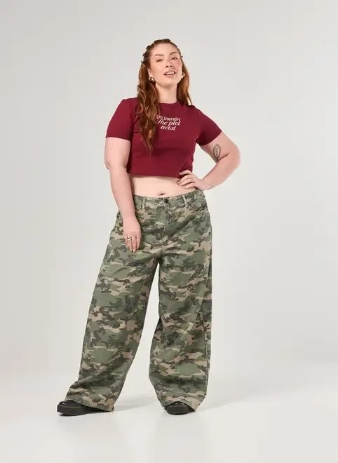 calça wide leg cintura baixa camuflada calça wide leg cintura baixa camuflada