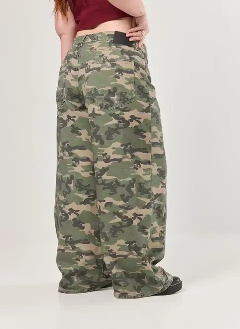 calça wide leg cintura baixa camuflada calça wide leg cintura baixa camuflada