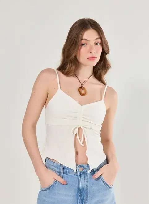 blusa off-white com amarração e fenda blusa off-white com amarração e fenda