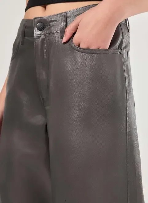 calça em sarja resinada chumbo calça em sarja resinada chumbo