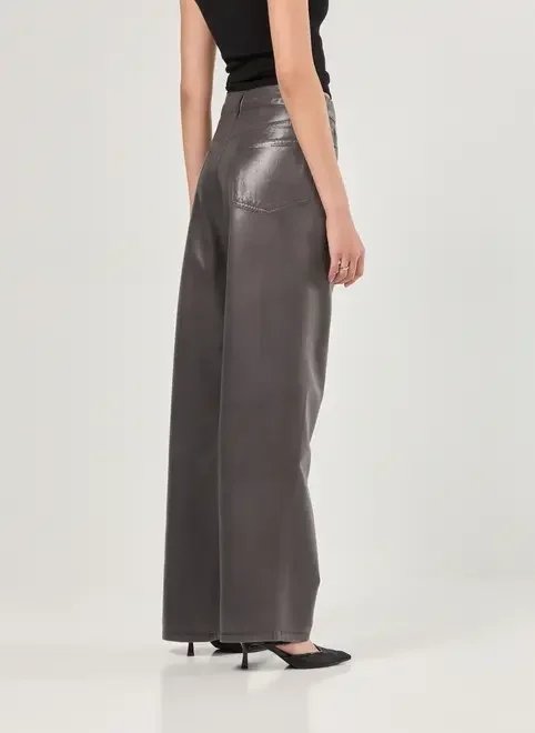 calça em sarja resinada chumbo calça em sarja resinada chumbo