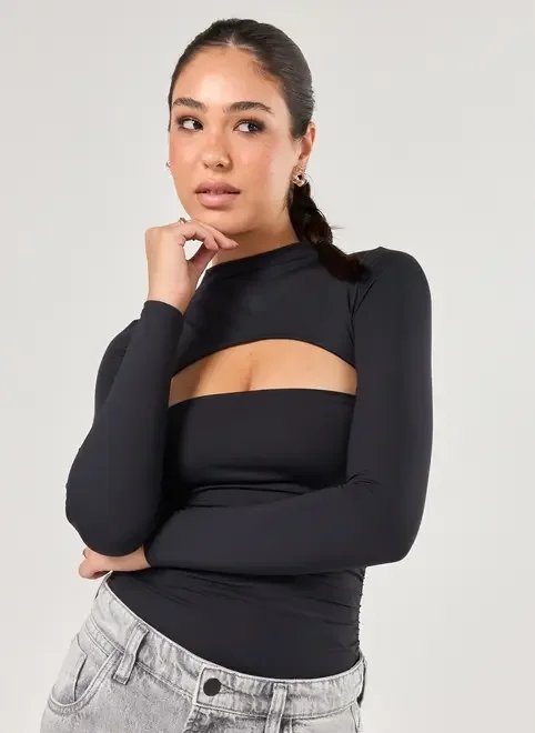 super cropped manga longa poliamida preta super cropped manga longa poliamida preta