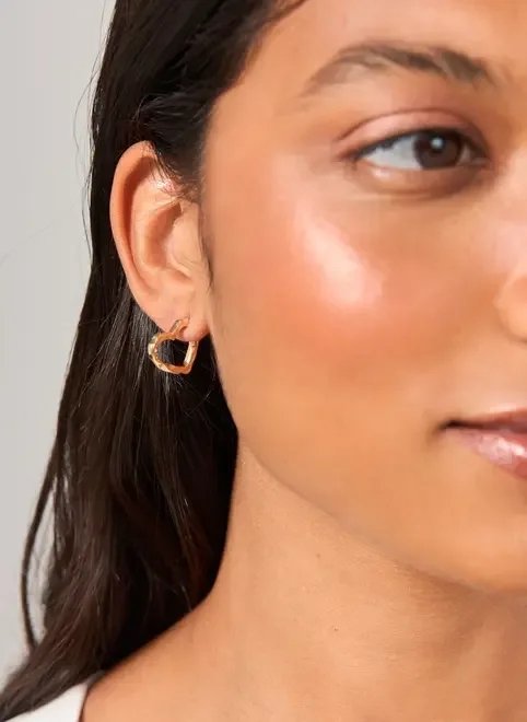 conjunto 9 brincos dourados pedra verde conjunto 9 brincos dourados pedra verde