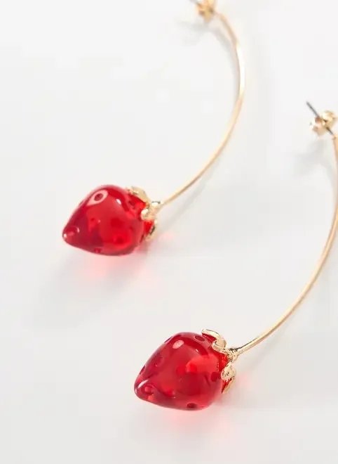 brinco dourado morango resina brinco dourado morango resina