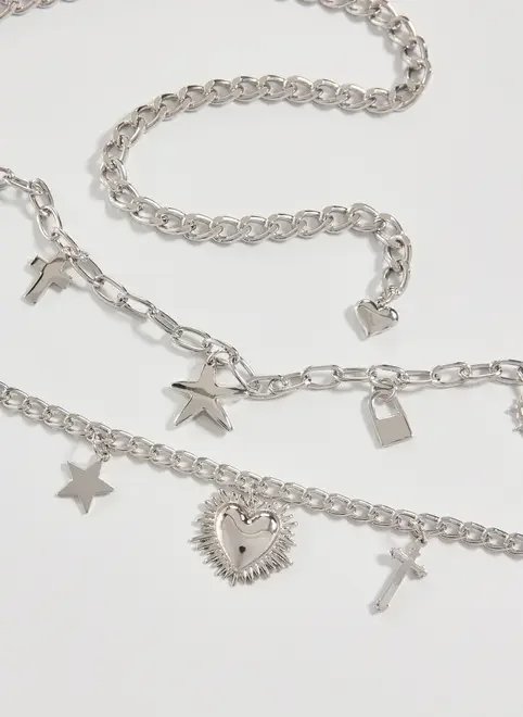 cinto de corrente prateada com pingentes cinto de corrente prateada com pingentes