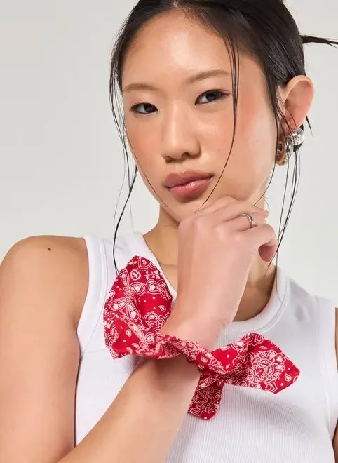 scrunchie vermelho estampa bandana scrunchie vermelho estampa bandana