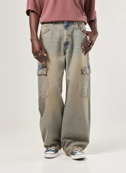 calça oversized cargo em jeans dirty calça oversized cargo em jeans dirty