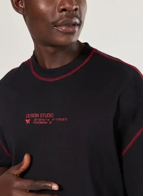 camiseta oversized preta costuras vermelhas camiseta oversized preta costuras vermelhas