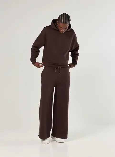 calça reta em moletom marrom calça reta em moletom marrom