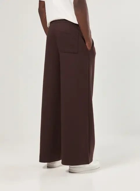 calça reta em moletom marrom calça reta em moletom marrom