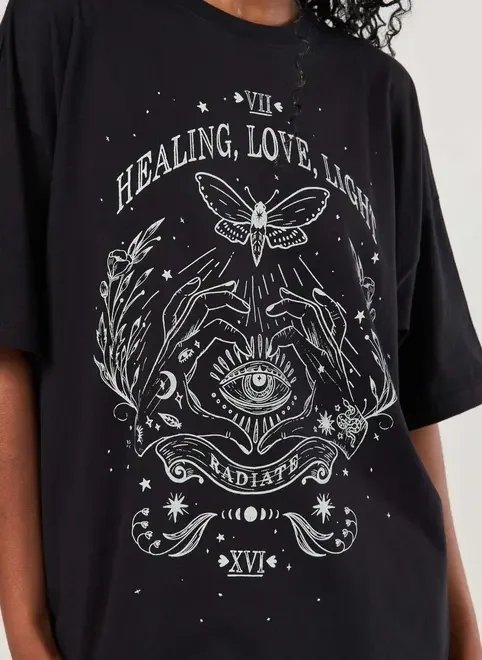 camiseta preta oversized estampa mística camiseta preta oversized estampa mística