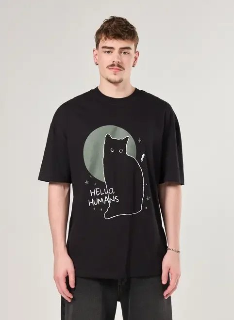 camiseta oversized brilha no escuro camiseta oversized brilha no escuro