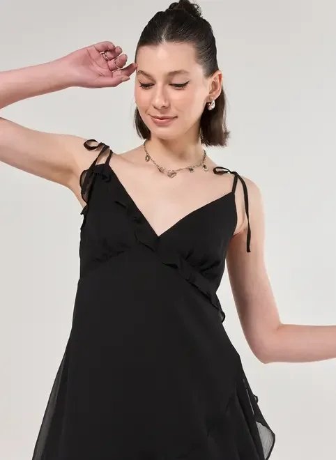 vestido chiffon preto com babados vestido chiffon preto com babados