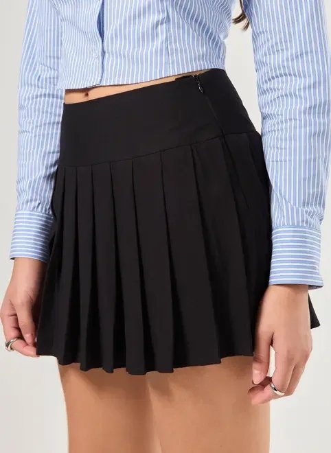 saia curta pregas com short saia curta pregas com short