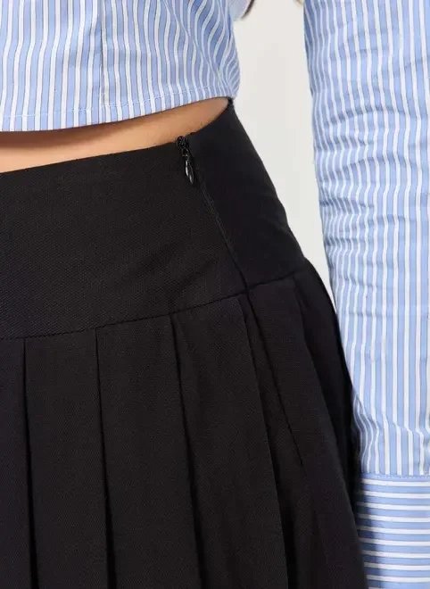 saia curta pregas com short saia curta pregas com short