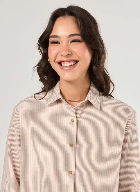 camisa oversized listrada camisa oversized listrada