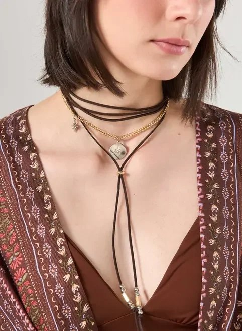 conjunto colar tipo camurça pingente conjunto colar tipo camurça pingente