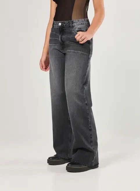 calça wide leg jeans preto com lavagem calça wide leg jeans preto com lavagem