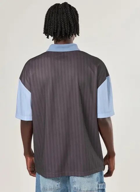 camiseta oversized polo esportiva cinza e azul camiseta oversized polo esportiva cinza e azul