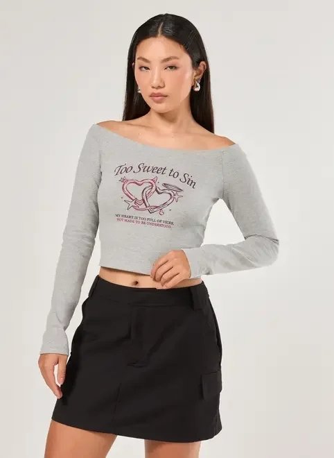 cropped ombro a ombro manga longa corações cropped ombro a ombro manga longa corações