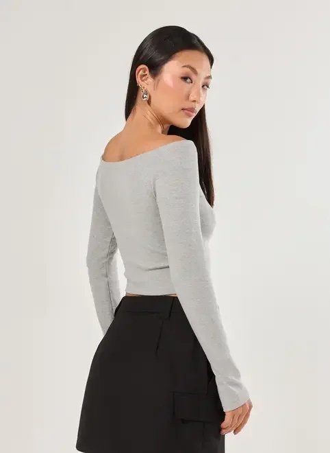 cropped ombro a ombro manga longa corações cropped ombro a ombro manga longa corações