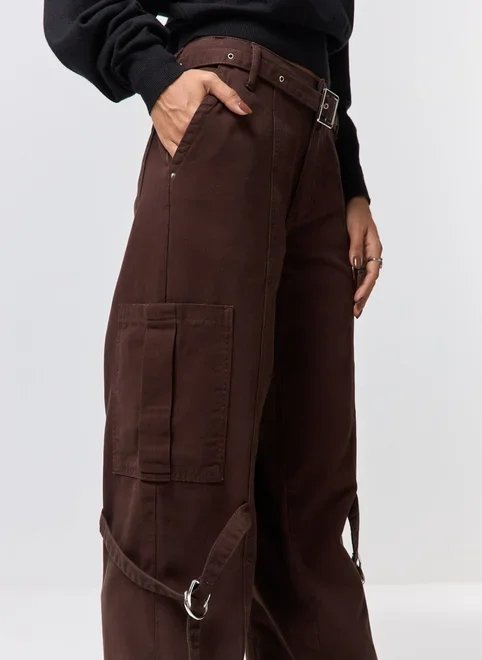 calça cargo preta cintura baixa fivelas calça cargo preta cintura baixa fivelas