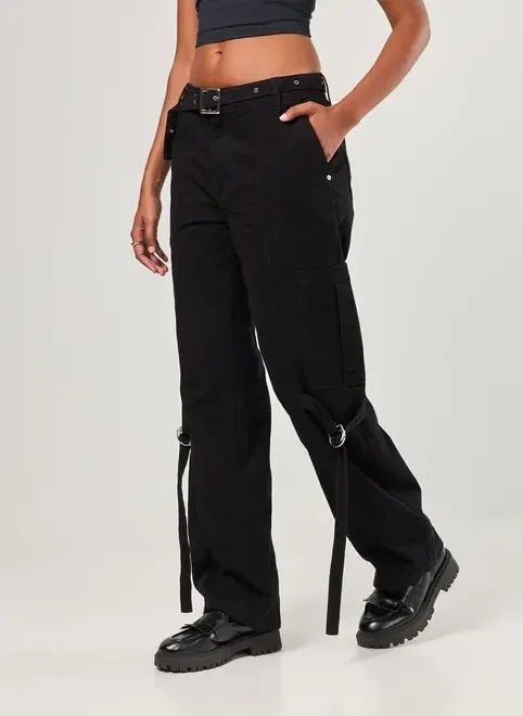 calça cargo preta cintura baixa fivelas calça cargo preta cintura baixa fivelas
