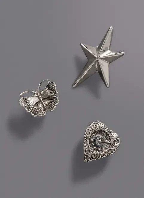 conjunto com 3 broches prateados conjunto com 3 broches prateados