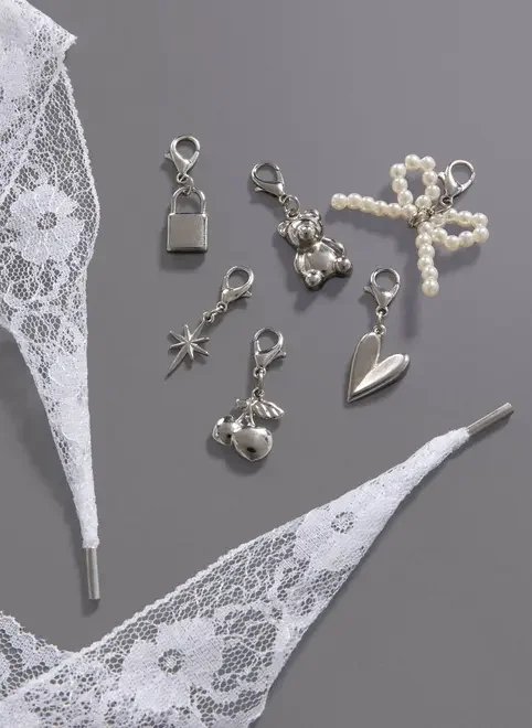 charms e cadarço para tênis charms e cadarço para tênis