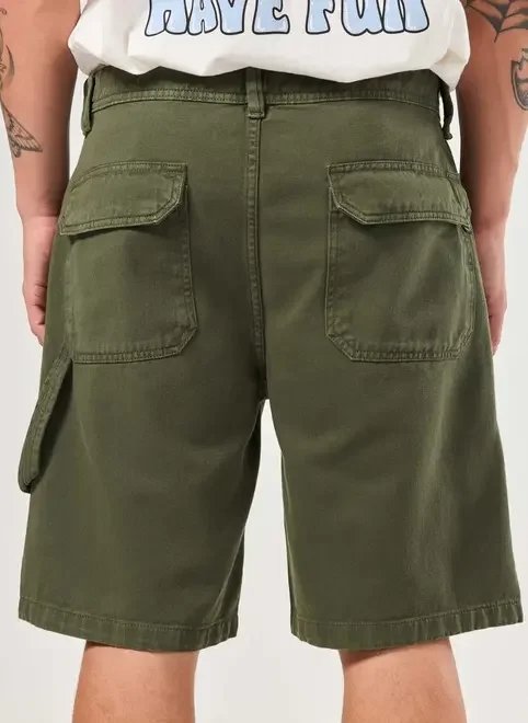 bermuda sarja detalhe bolso bermuda sarja detalhe bolso