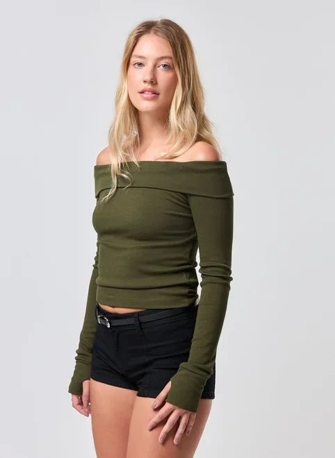 blusa ombro a ombro manga longa pala virada blusa ombro a ombro manga longa pala virada