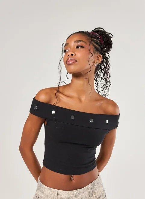 blusa ombro a ombro com tachas blusa ombro a ombro com tachas