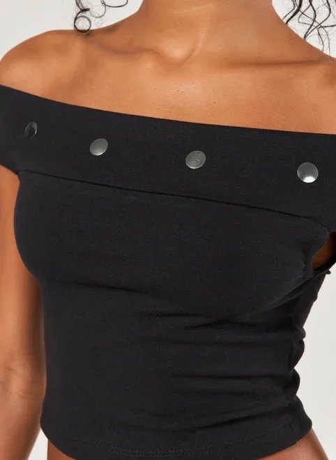 blusa ombro a ombro com tachas blusa ombro a ombro com tachas