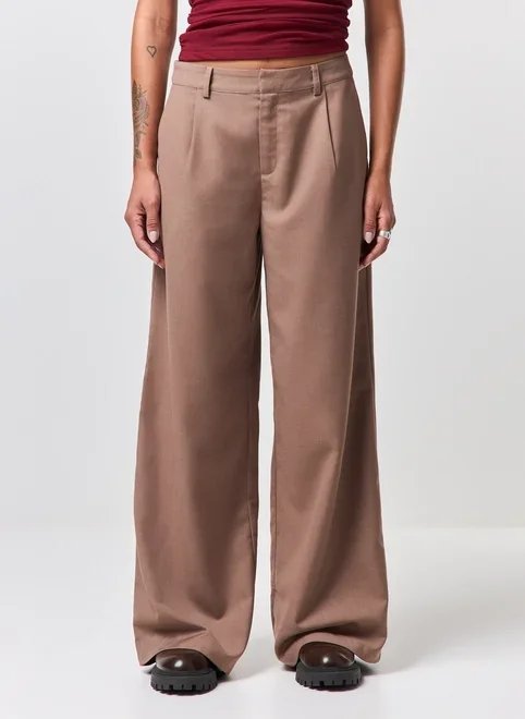 calça alfaiataria cintura média com pregas calça alfaiataria cintura média com pregas