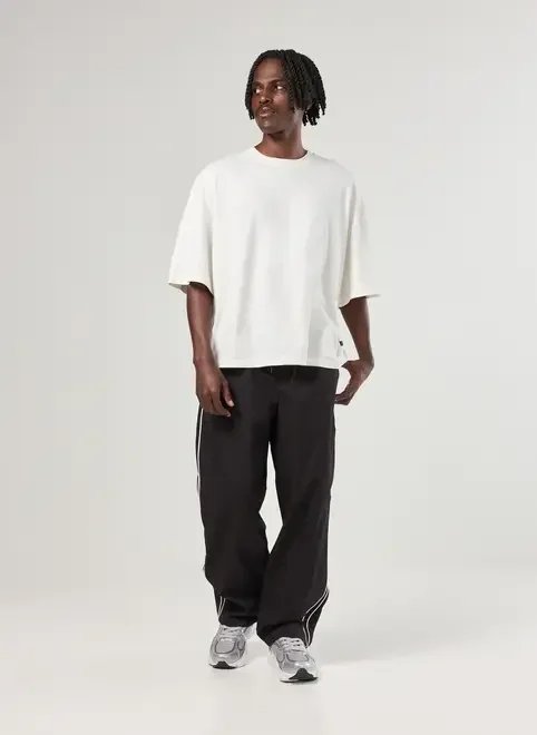calça super baggy sarja preta com listras calça super baggy sarja preta com listras